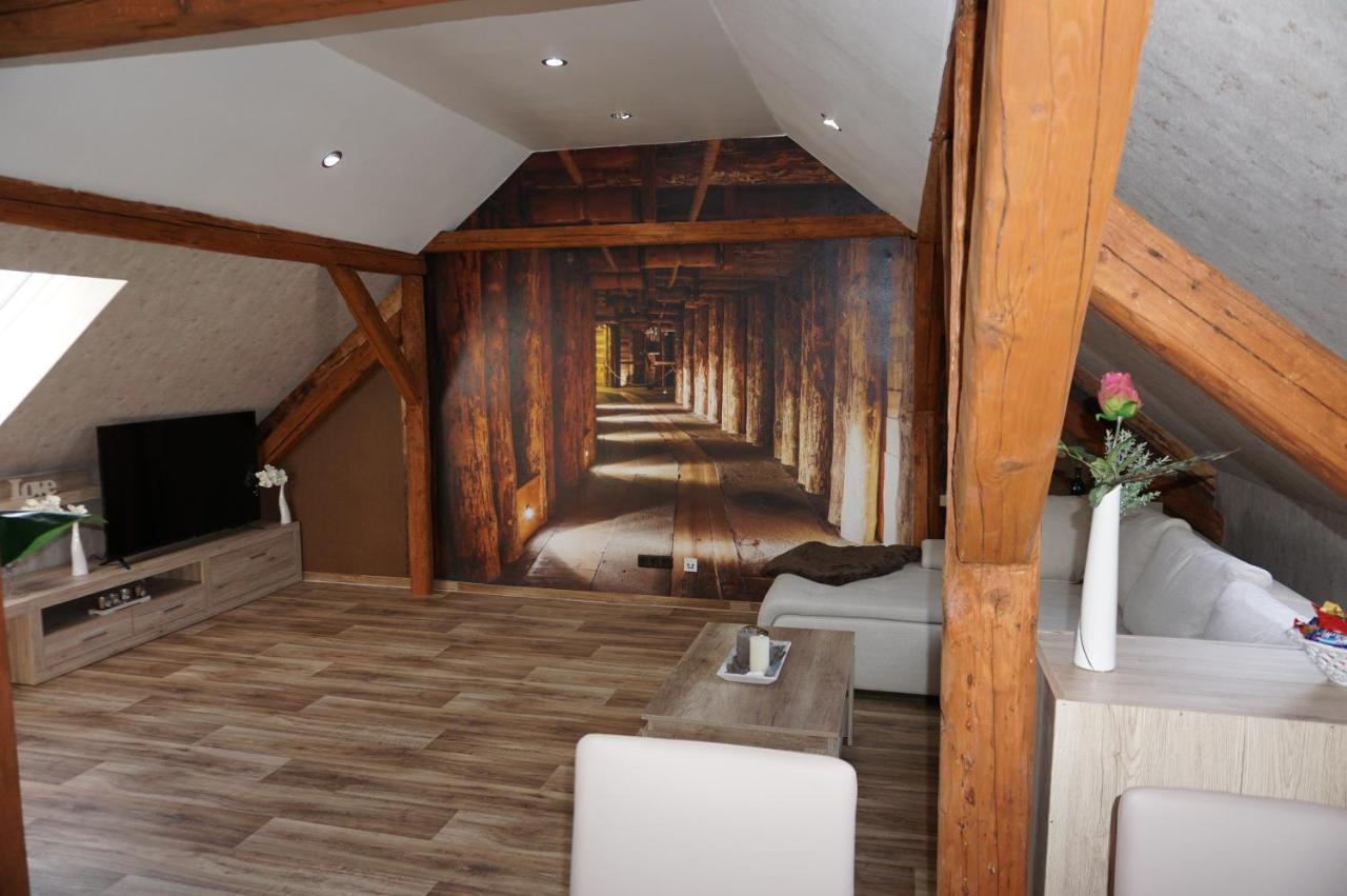 Aussergewoehnliche Dachgeschosswohnung Кёнигслуттер-ам-Эльм Экстерьер фото