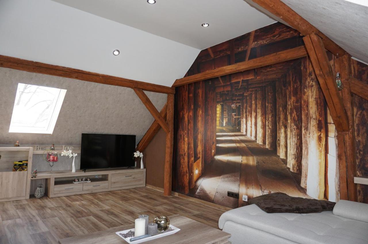 Aussergewoehnliche Dachgeschosswohnung Кёнигслуттер-ам-Эльм Экстерьер фото